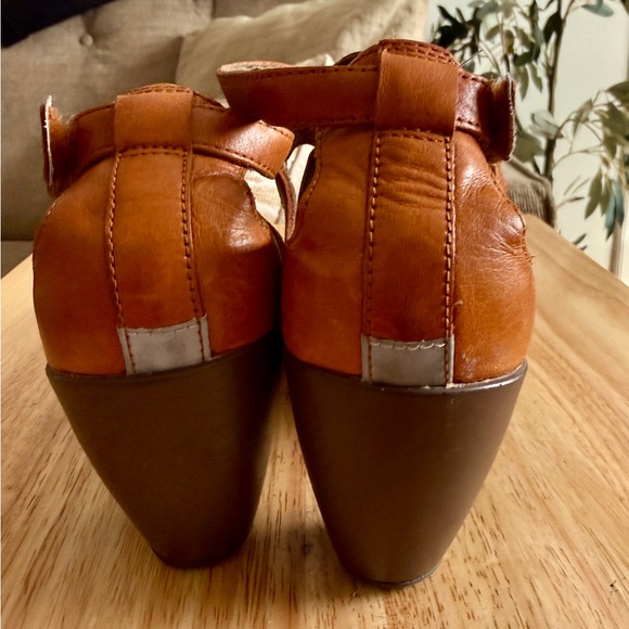 Merrell Women's Brown Heeled Cycling Sandals Never Worn - Picture 5 of 7